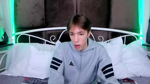 Mark online show from October 4, 4:01 pm