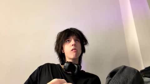 Mark online show from April 3, 9:33 pm