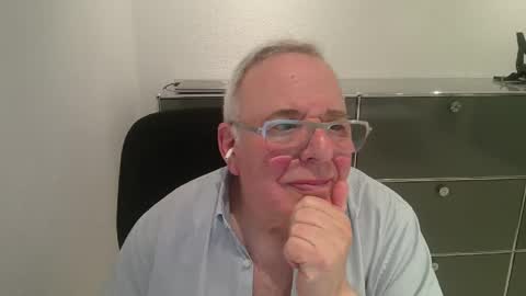 martin_1947 online show from June 1, 9:04 pm