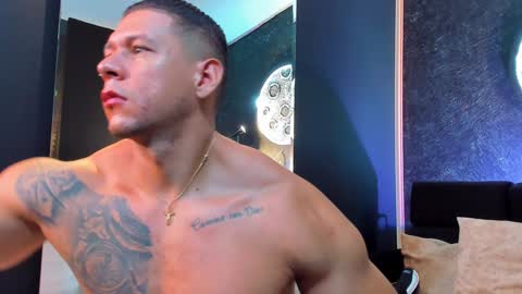 Snapshot of massimowalton2 chatting on December 28, 12:57 am massimowalton2 online show from December 28, 12:57 am