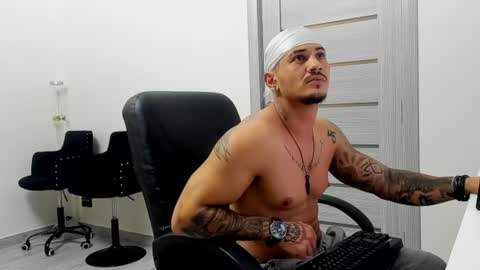 masterchris12 online show from December 3, 8:58 am