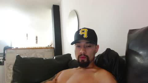 STRURIBE ON INSTAGRAM online show from December 31, 4:57 pm