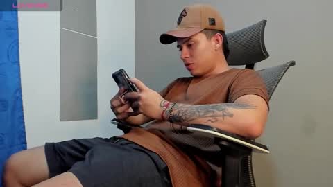 mattiwsmorris_ online show from December 1, 9:51 pm