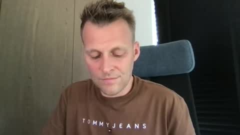 Max take off clothes online show from June 1, 8:36 am