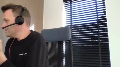 Max take off clothes online show from March 5, 9:49 am