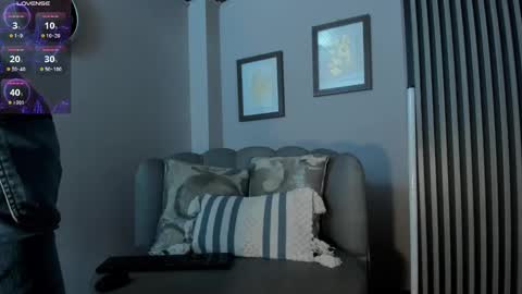 Maximo online show from December 4, 3:59 am