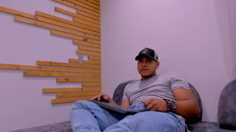 Maximo Montana online show from July 29, 1:04 am