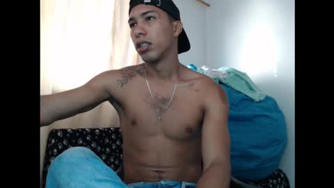 Snapshot of maximo_vega_new chatting on December 10, 11:43 am Maximo Aron Vega online show from December 10, 11:43 am