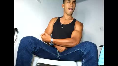 Maximo Aron Vega online show from December 5, 10:06 pm