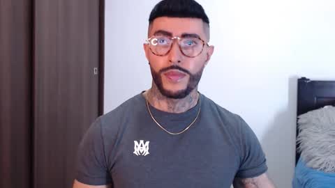 Independent Model online show from January 28, 2:11 am