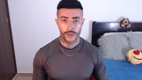 Independent Model online show from January 20, 10:48 pm