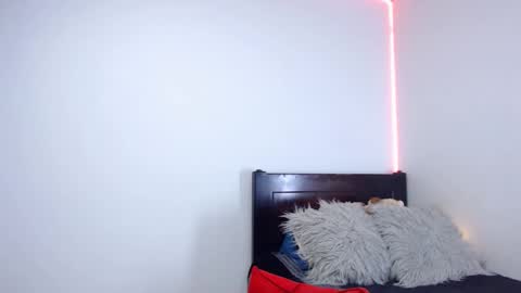 Independent Model online show from September 18, 5:09 am