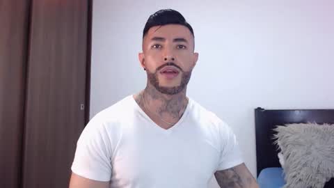 Independent Model online show from November 29, 5:20 am