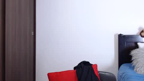 Independent Model online show from February 3, 2:14 am