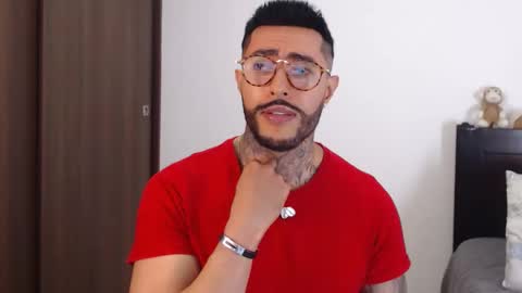 Independent Model online show from December 16, 2:04 am