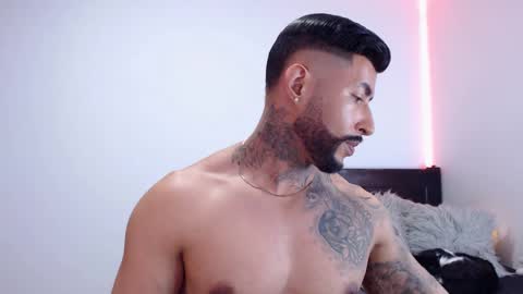 Independent Model online show from October 12, 5:01 am