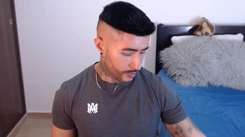 Independent Model online show from January 19, 4:33 am