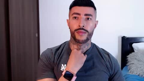 Independent Model online show from January 26, 9:07 pm