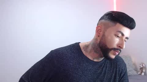 Independent Model online show from October 25, 4:03 am