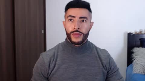 Independent Model online show from January 1, 6:15 am