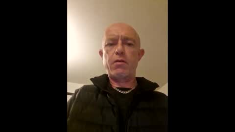 fuck those pink things right off ffs real deal or nowt  online show from May 6, 11:49 pm