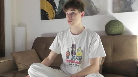 Snapshot of maxwellchik chatting on October 1, 3:38 pm maxwellchik online show from October 1, 3:38 pm