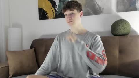 Snapshot of maxwellchik chatting on October 6, 3:38 pm maxwellchik online show from October 6, 3:38 pm