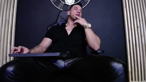 Snapshot of maxxxpowerful chatting on December 21, 2:19 am maxxxpowerful online show from December 21, 2:19 am