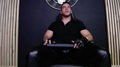 Snapshot of maxxxpowerful chatting on December 11, 2:43 am maxxxpowerful online show from December 11, 2:43 am