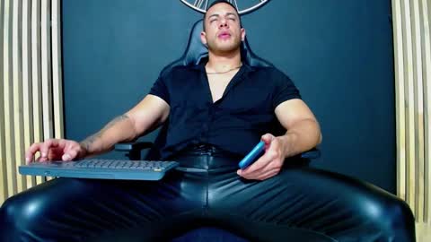 Snapshot of maxxxpowerful chatting on March 6, 2:41 am maxxxpowerful online show from March 6, 2:41 am