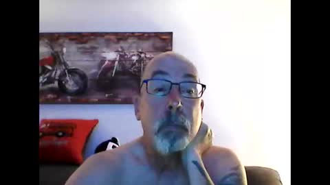 me at home online show from April 25, 3:20 am