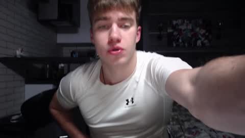 Max online show from December 5, 9:50 pm