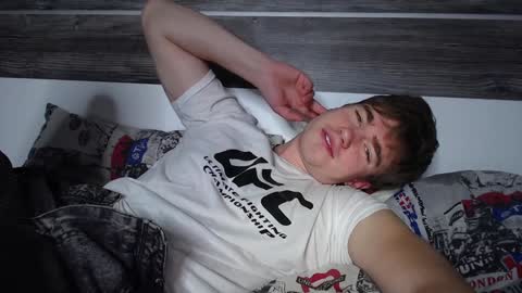 Max online show from December 21, 9:58 pm