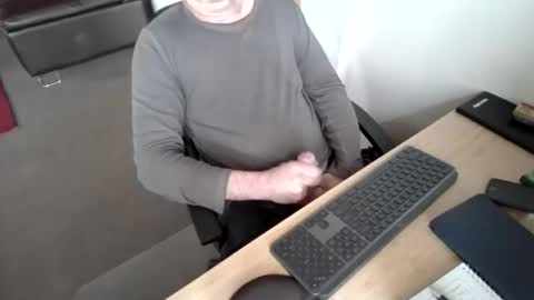 Snapshot of melbguy_075 chatting on October 31, 5:09 am melbguy_075 online show from October 31, 5:09 am