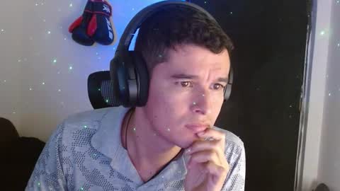 Snapshot of miaou_miaou chatting on October 12, 10:59 pm miaou_miaou online show from October 12, 10:59 pm