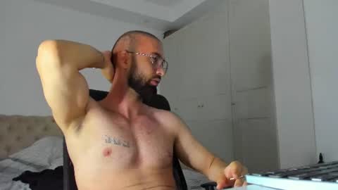 MichaelEvansx online show from June 18, 9:20 pm
