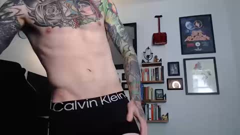 MikahisHung online show from October 12, 5:07 pm