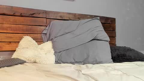 Mike Montoya online show from February 14, 4:29 am