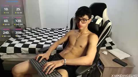 Mike Pineapple online show from February 19, 4:09 am