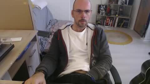 mikmik91 online show from October 31, 1:58 pm