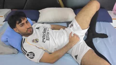 milanzaire online show from November 23, 1:49 am