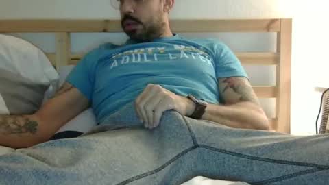 Snapshot of milfloverfl chatting on December 22, 4:28 am milfloverfl online show from December 22, 4:28 am