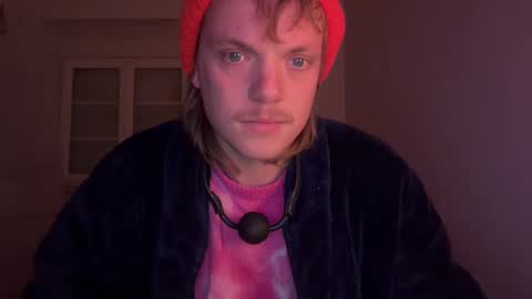 Snapshot of milkymitch chatting on January 4, 6:41 am Mimi online show from January 4, 6:41 am