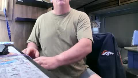 mmmthatsfunnn online show from May 22, 1:43 am