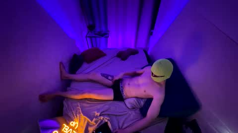 moboy09 online show from November 11, 6:29 am