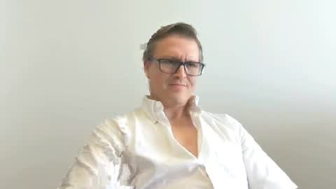 Moe online show from November 17, 8:23 pm