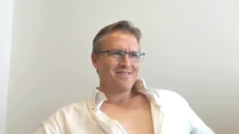 Snapshot of moe_001 chatting on January 14, 7:00 pm Moe online show from January 14, 7:00 pm