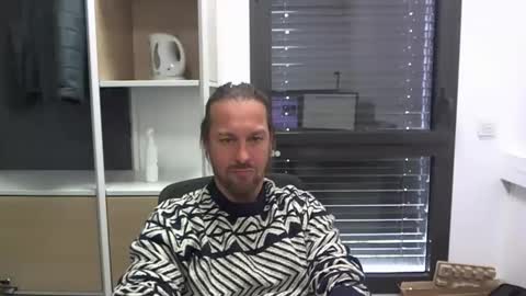 Julien online show from December 22, 8:13 pm