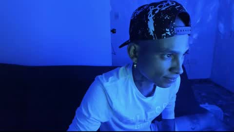 monkeyd_66 online show from December 13, 6:10 am