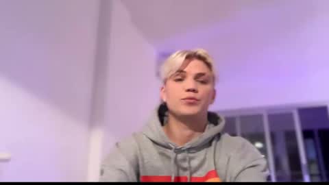 moonflamek online show from February 21, 6:31 pm